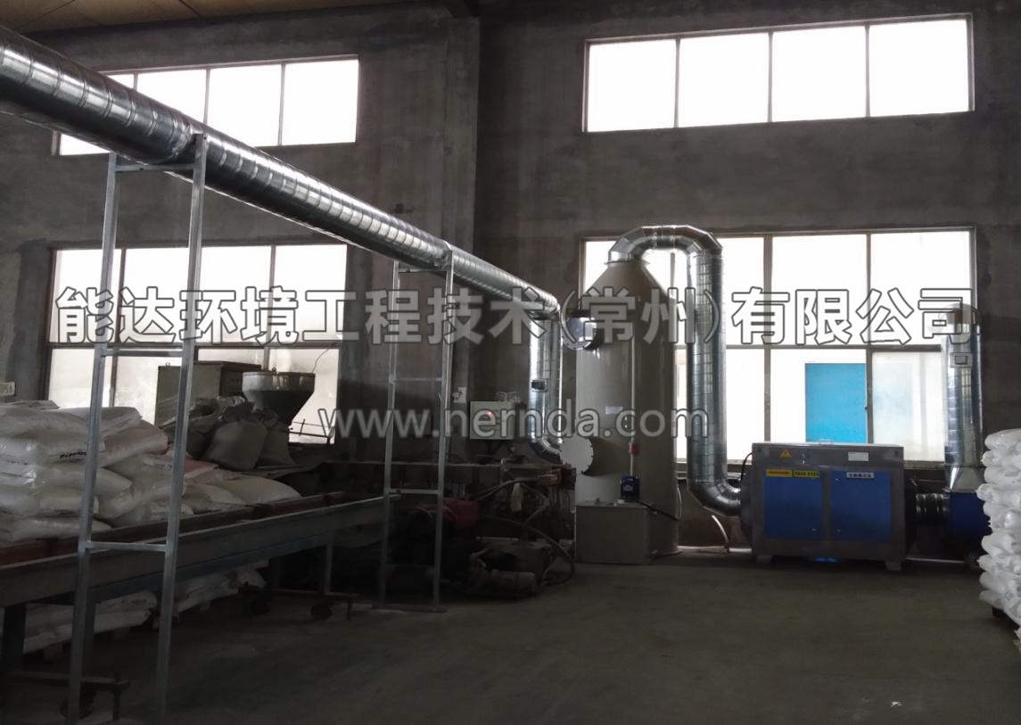 圖為DAXT-3000型廢氣噴淋塔和DAUV-3000型uv光解廢氣凈化設(shè)備  現(xiàn)場(chǎng)安裝調(diào)試完畢并已投入使用  